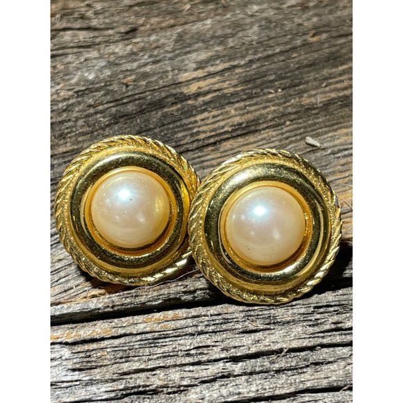 Richelieu 3/4” Faux Cabachon Pearl and Gold Vintage Pierced Earrings - Picture 3 of 3